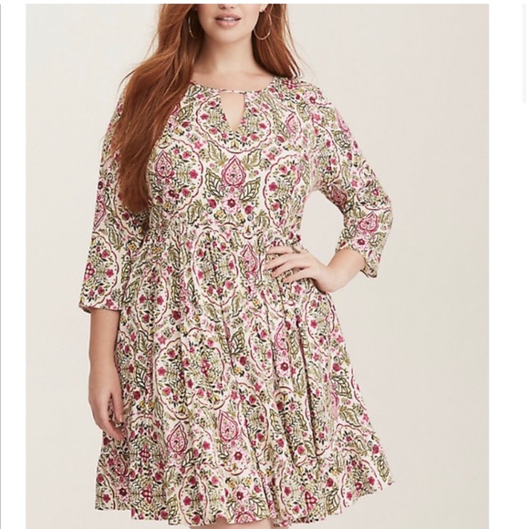 torrid Dresses & Skirts - Torrid Pink Floral Keyhole Neckline Challis Skater Dress Size 4X